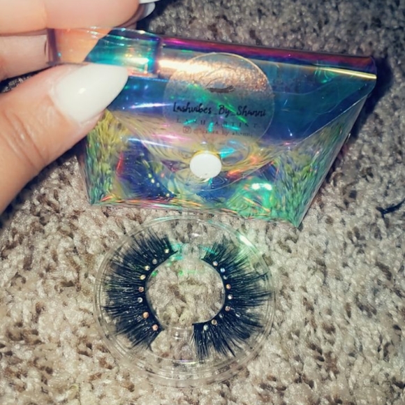 Lashes - Picture 2 of 4